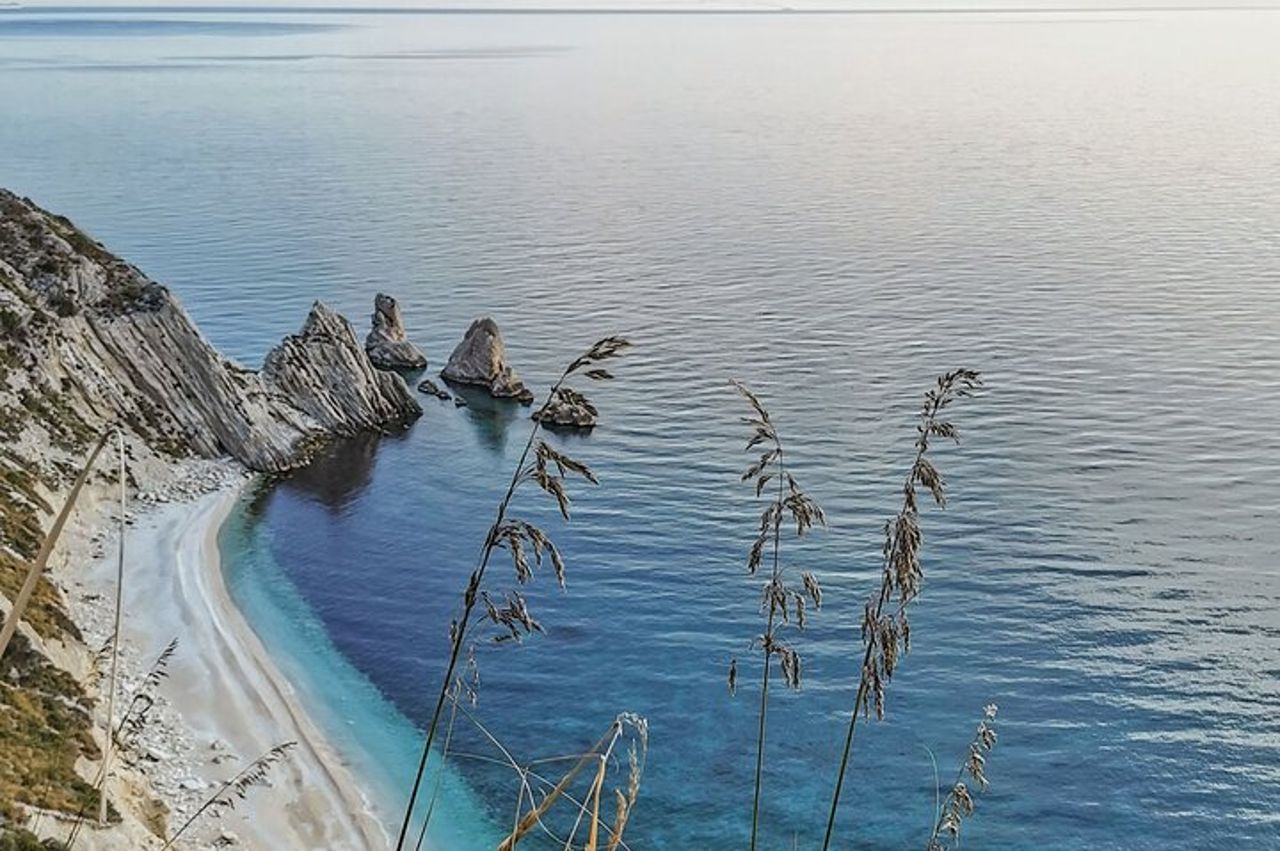 Alba sul mare con colazione