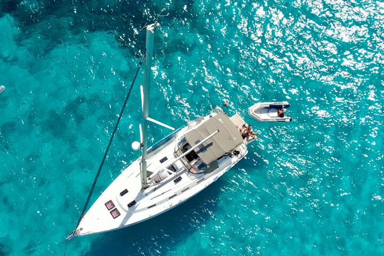 Tour in barca a vela dell'Arcipelago di La Maddalena con pranzo da Palau — 8