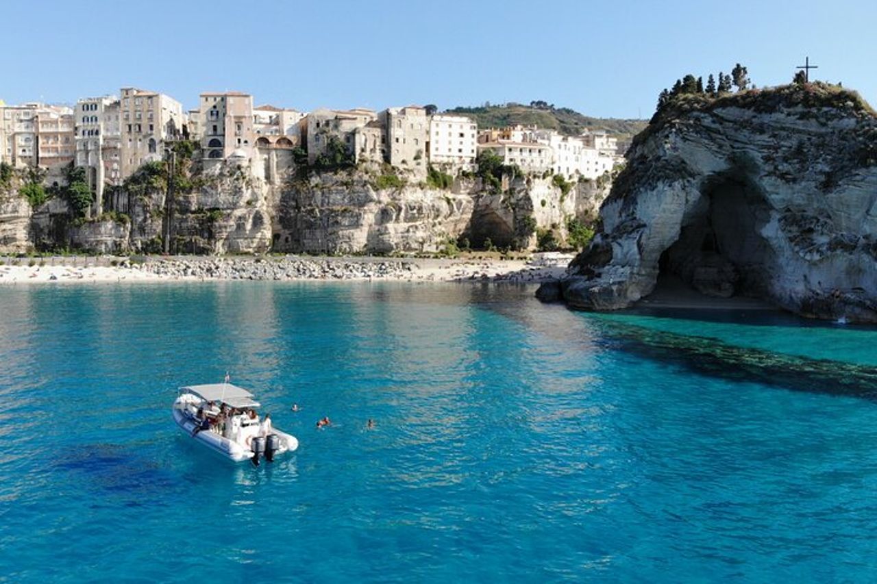 tour privato in barca con skipper da Tropea a Capo Vaticano