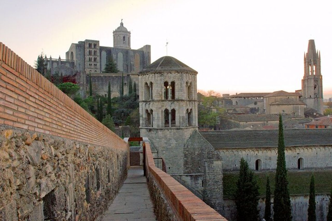 Tour privato di Girona e Besalu di un'intera giornata — 3