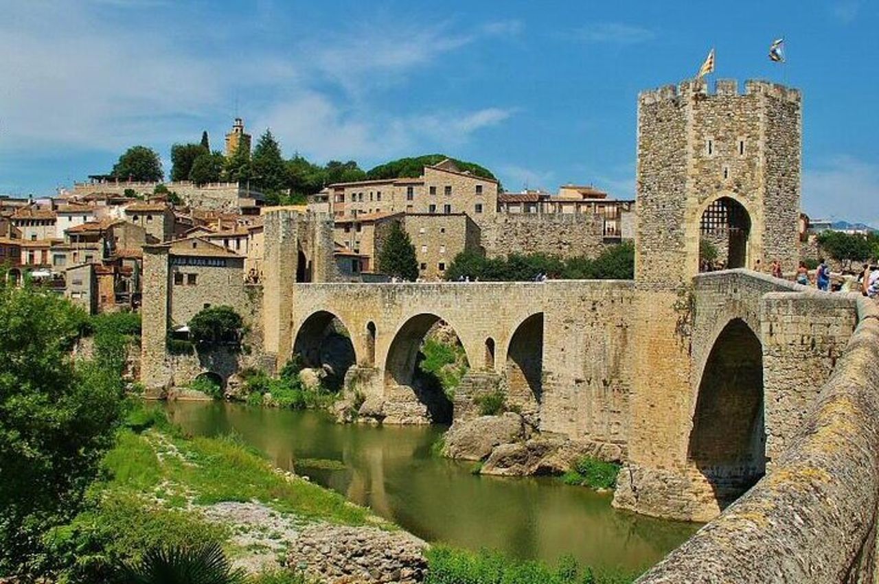Tour privato di Girona e Besalu di un'intera giornata — 4