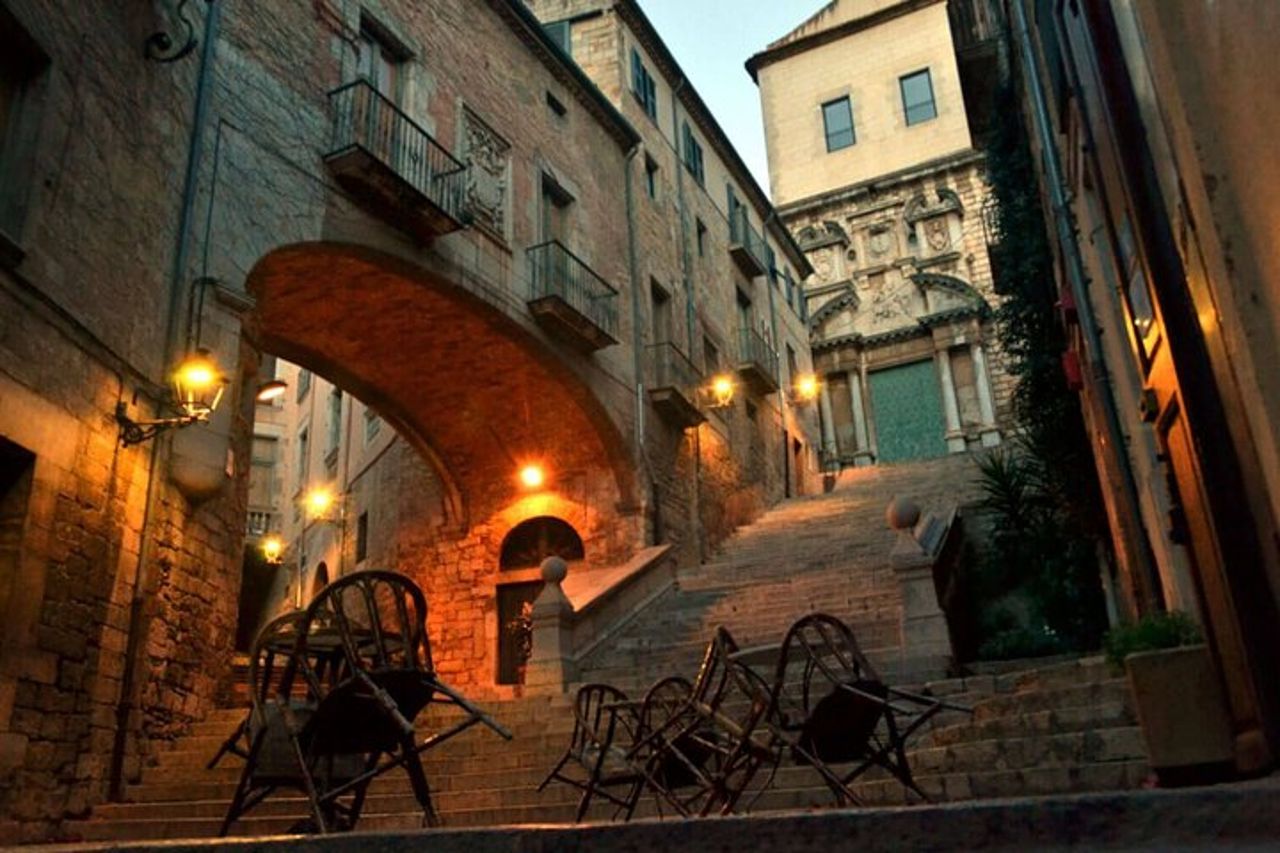 Tour privato di Girona e Besalu di un'intera giornata — 5