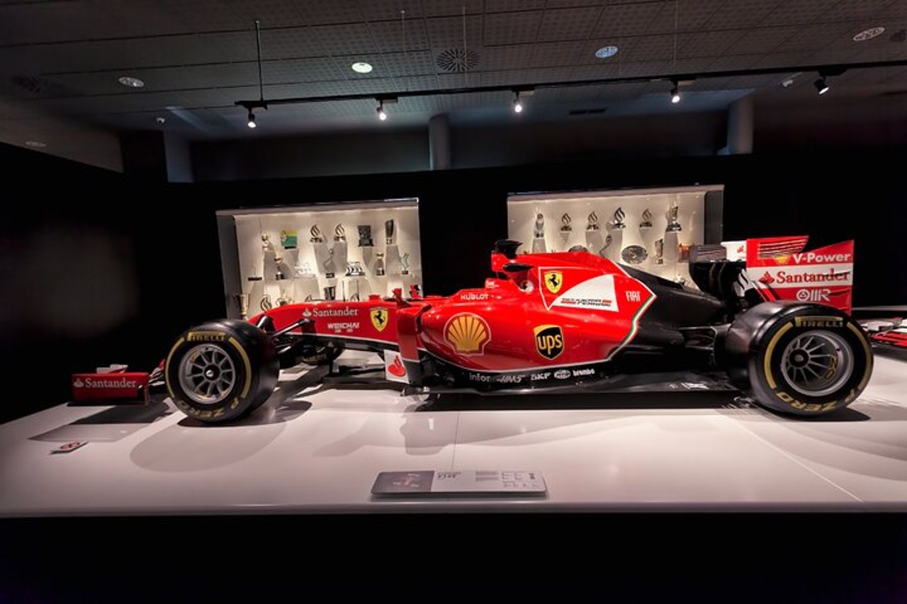 Tour Privato in Acetaia Storica e Museo Ferrari — 9