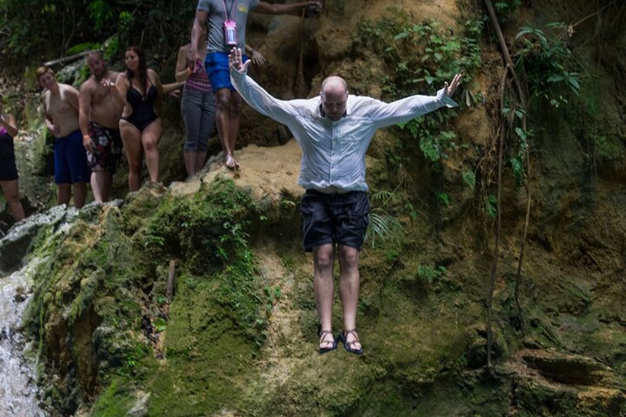 Blue Hole & Tour in Tubing sul Fiume da Falmouth & Runaway Bay Giamaica — 4