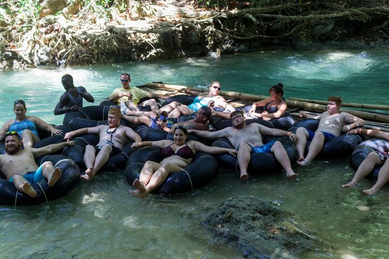 Blue Hole & Tour in Tubing sul Fiume da Falmouth & Runaway Bay Giamaica — 6