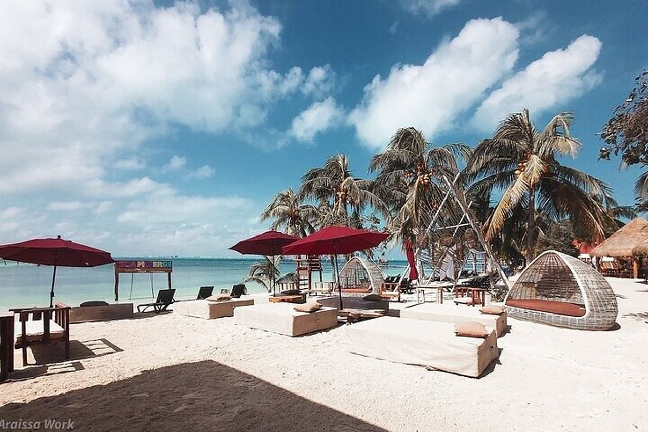 Vela Plus Catamarano per Isla Mujeres con Beach Club e Open Bar — 4