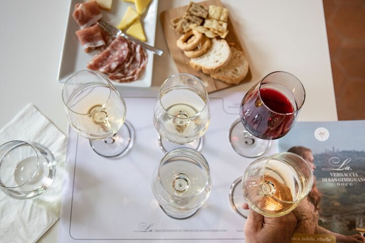 Lezione Enogastronomica e Degustazione di Vini a San Gimignano — 3