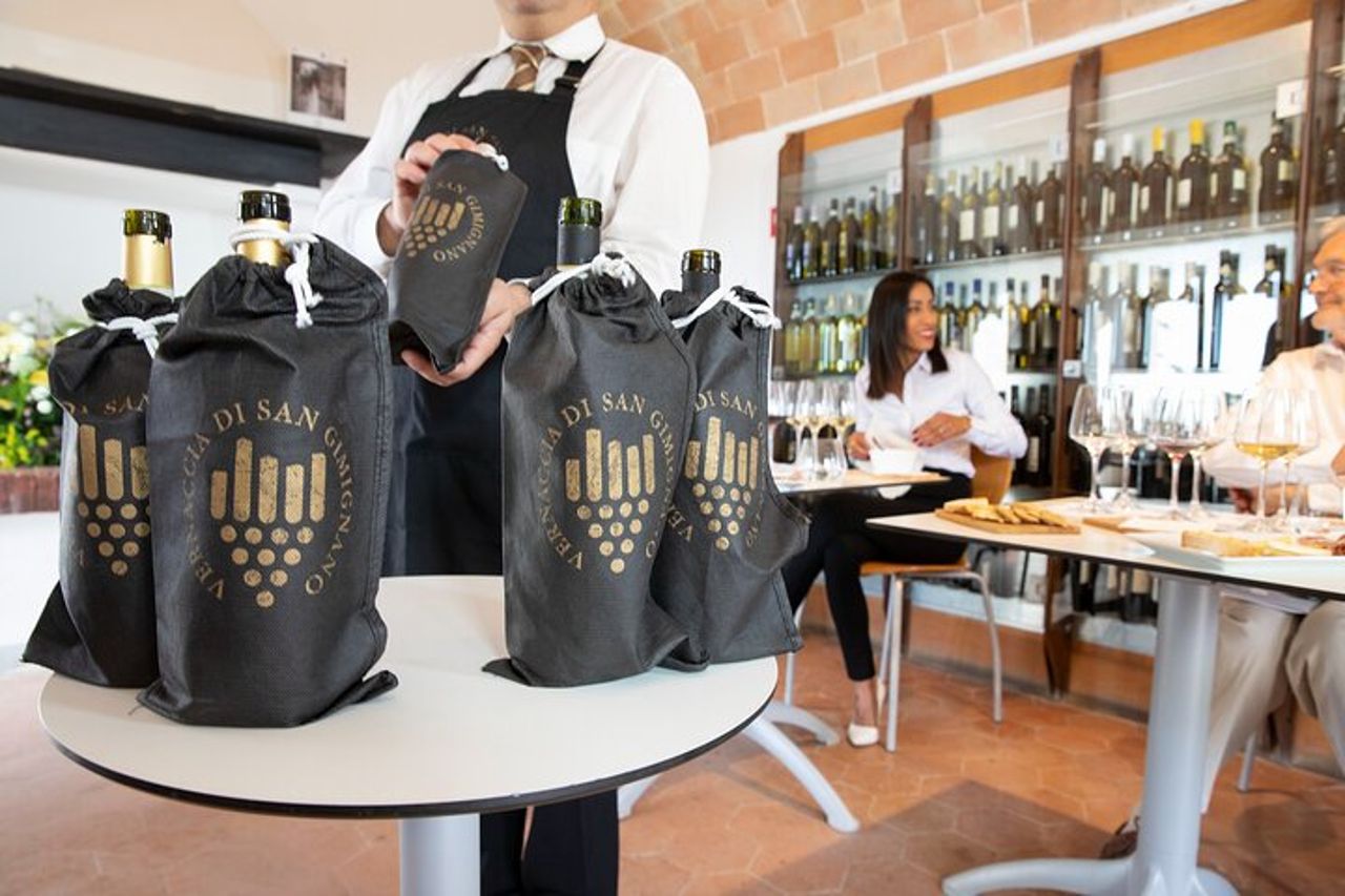 Lezione Enogastronomica e Degustazione di Vini a San Gimignano — 8