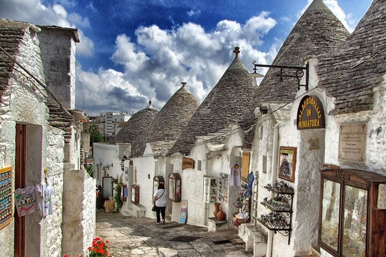 2-Ore di Trasporto Privato da Matera a Alberobello e Ritorno — 2