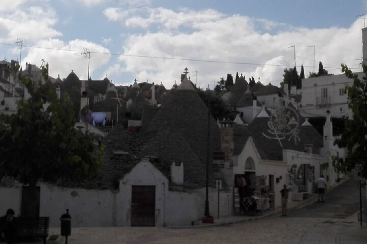 2-Ore di Trasporto Privato da Matera a Alberobello e Ritorno — 3