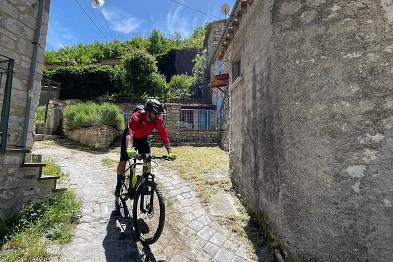 Mezza Giornata in Tour Privato Guidato al Monte Nerone con Brunch — 2