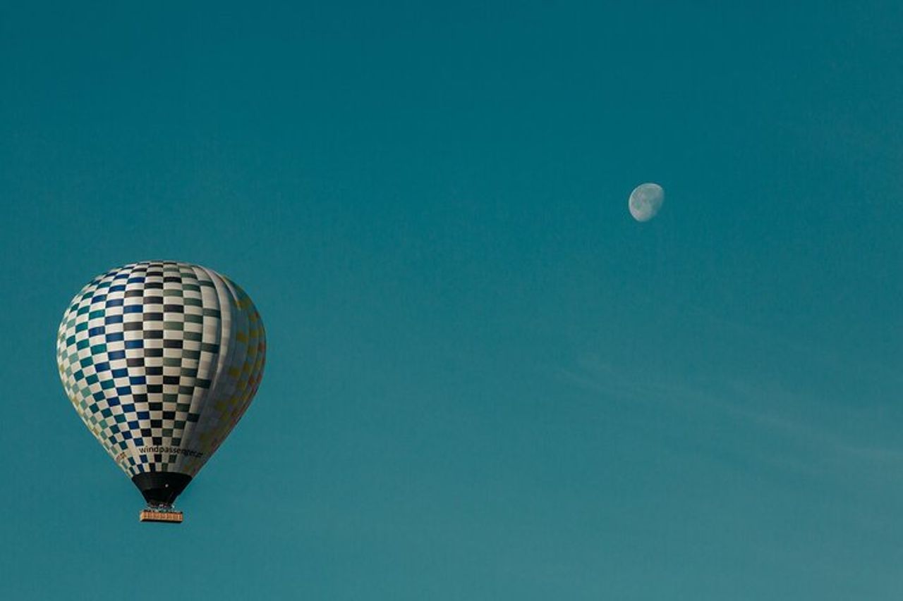 Giro in mongolfiera con brindisi con champagne da Monsaraz — 3