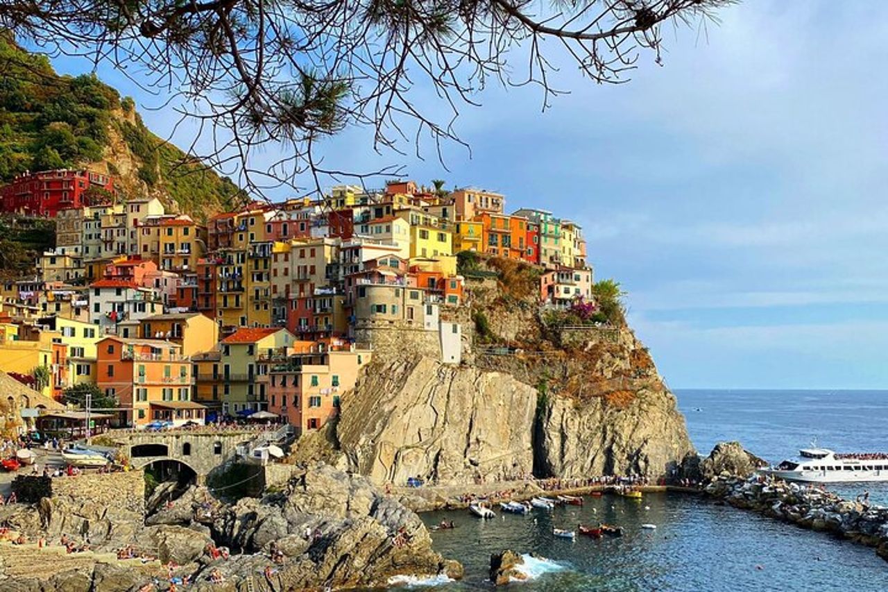 Tour Rilassante in Barca con Aperitivo a Cinque Terre — 5