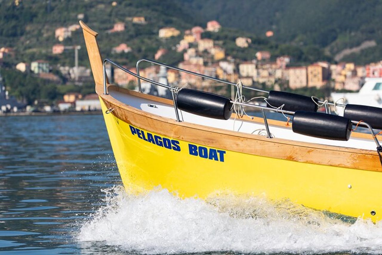 Tour Rilassante in Barca con Aperitivo a Cinque Terre — 9