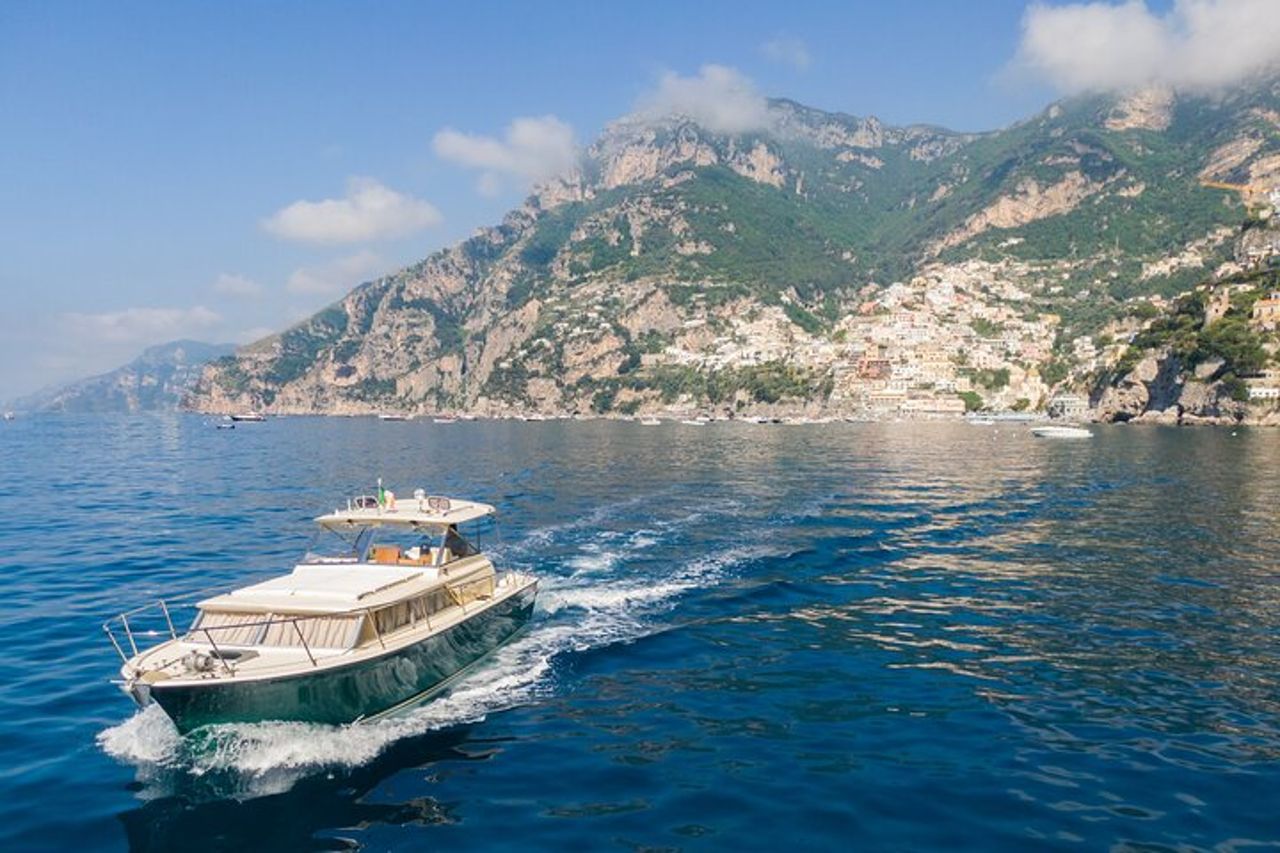 Tour privato in barca lungo la Costiera Amalfitana o Capri da Salerno — 9