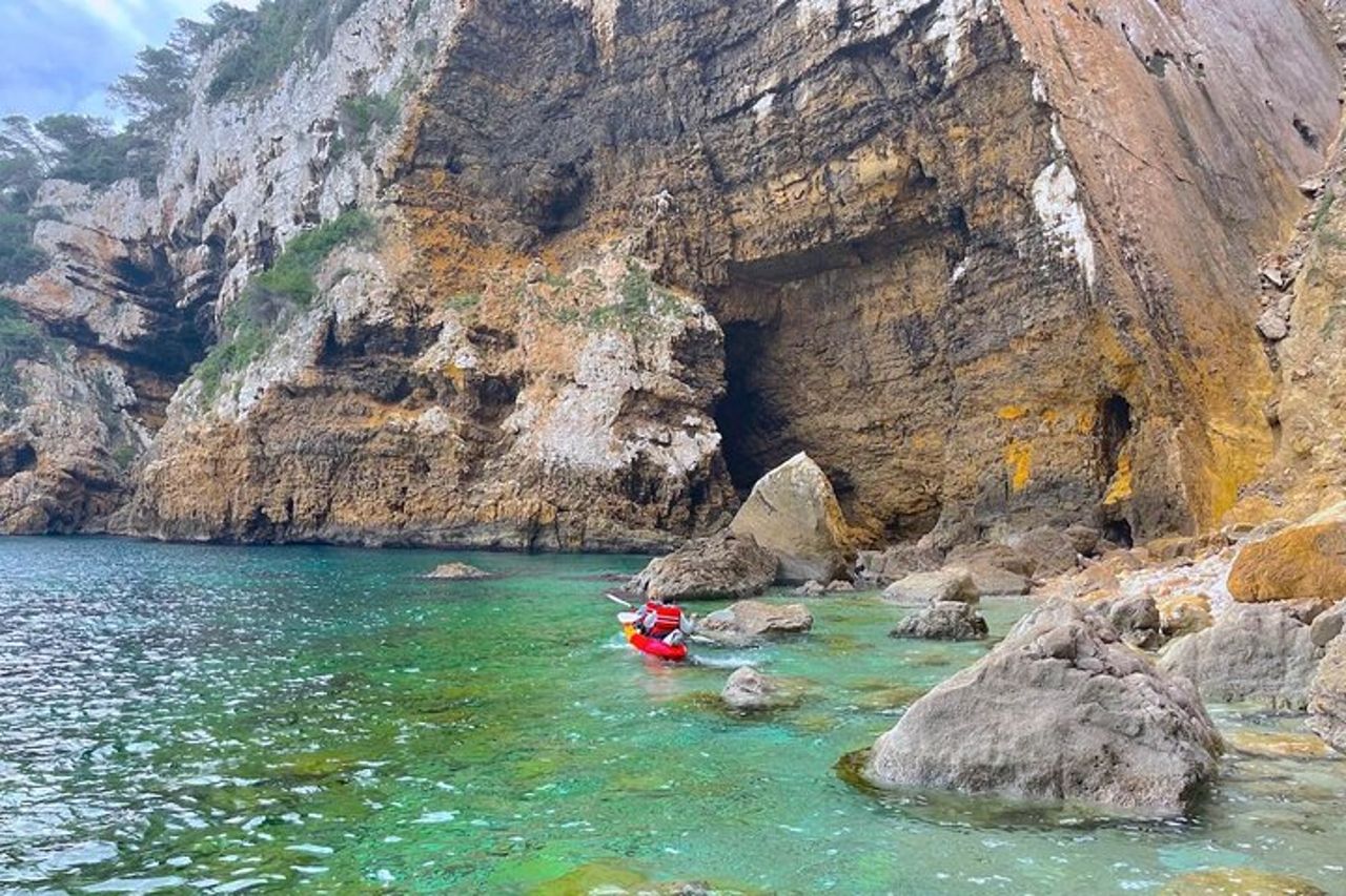 Paradiso del kayak: tour di snorkeling, grotta e salto dalla scogliera a Cala Portixol — 8