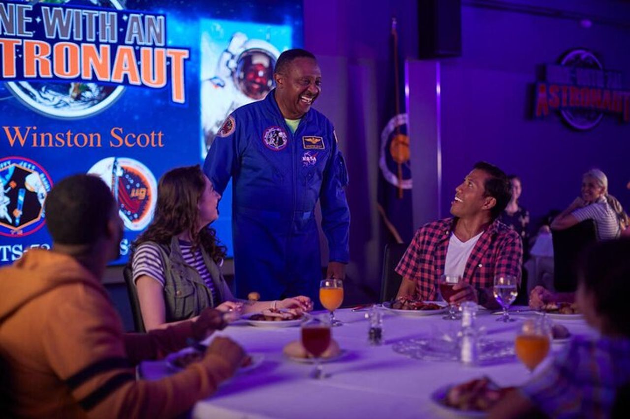 Esperienza di lusso al Kennedy Space Center: pranzo con un astronauta e tour ravvicinato — 3