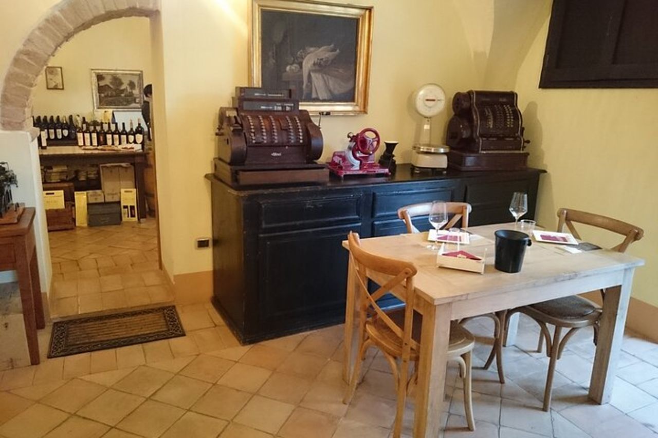 Tour guidato a piedi di Offida di 2 ore con degustazione di vini — 4