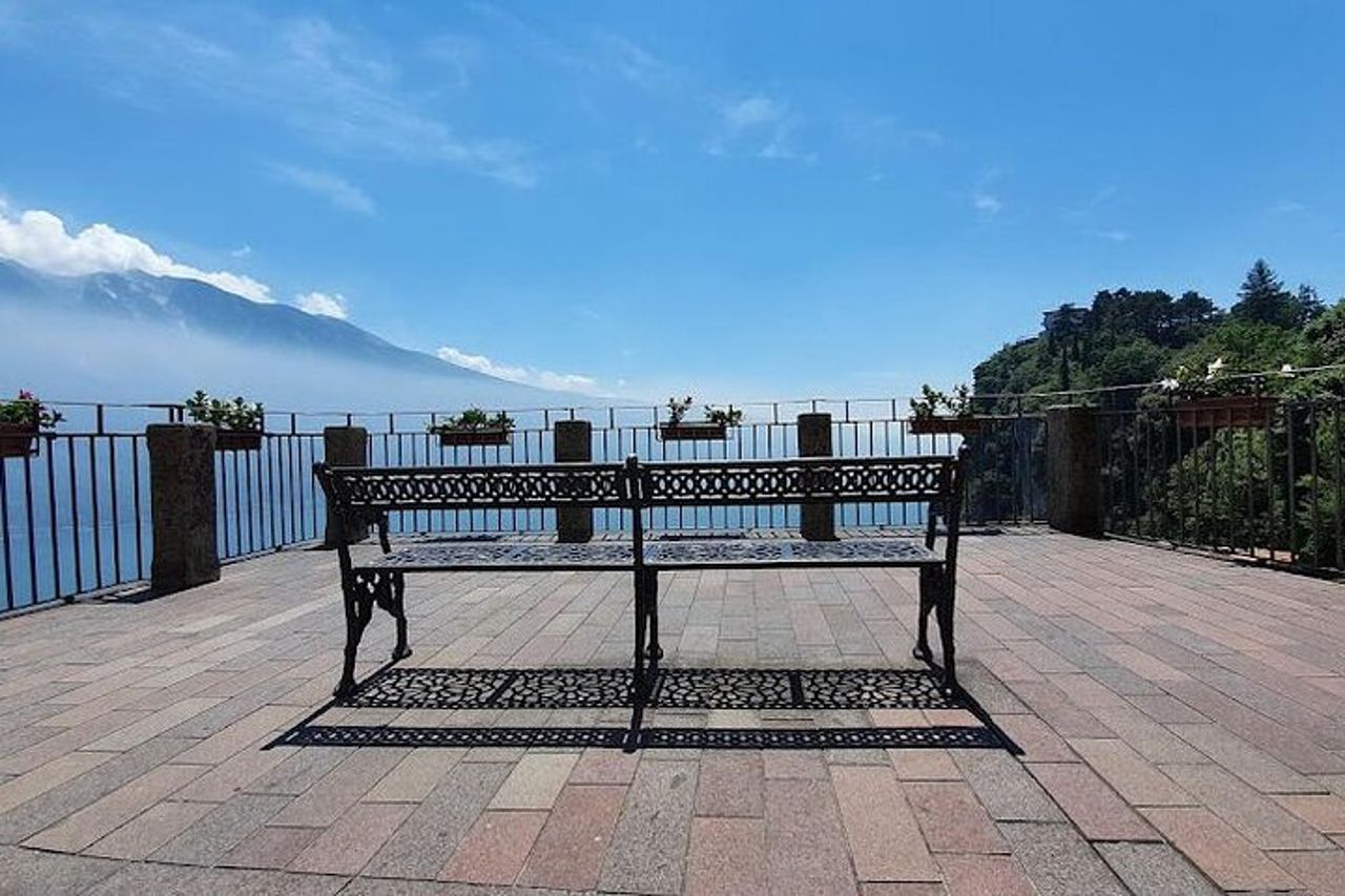 Tour in Vespa del Garda senza guida di un'intera giornata con partenza da Malcesine — 7