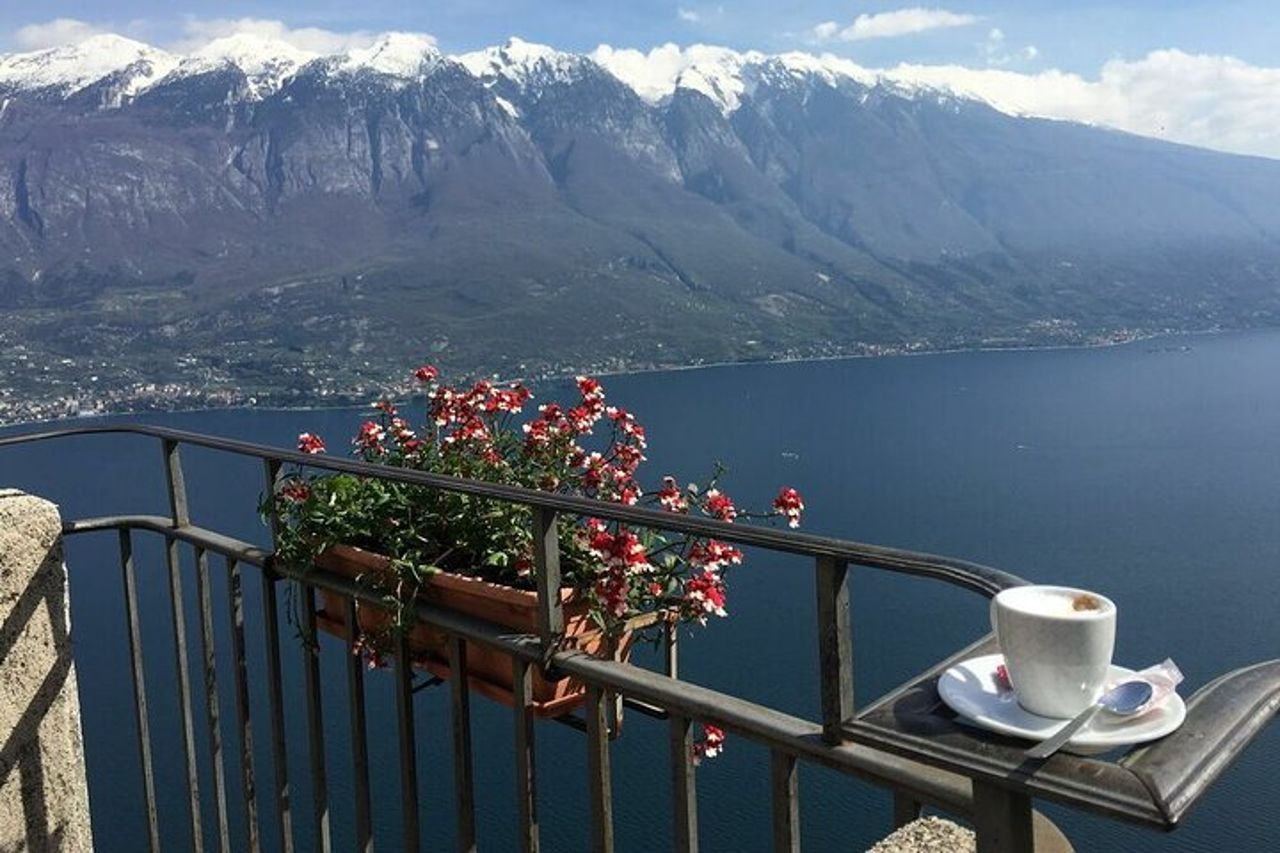 Tour in Vespa del Garda senza guida di un'intera giornata con partenza da Malcesine — 3