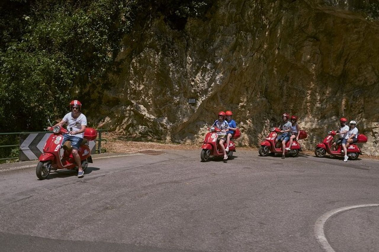 Tour in Vespa del Garda autoguidato di un'intera giornata con partenza da Salò — 4