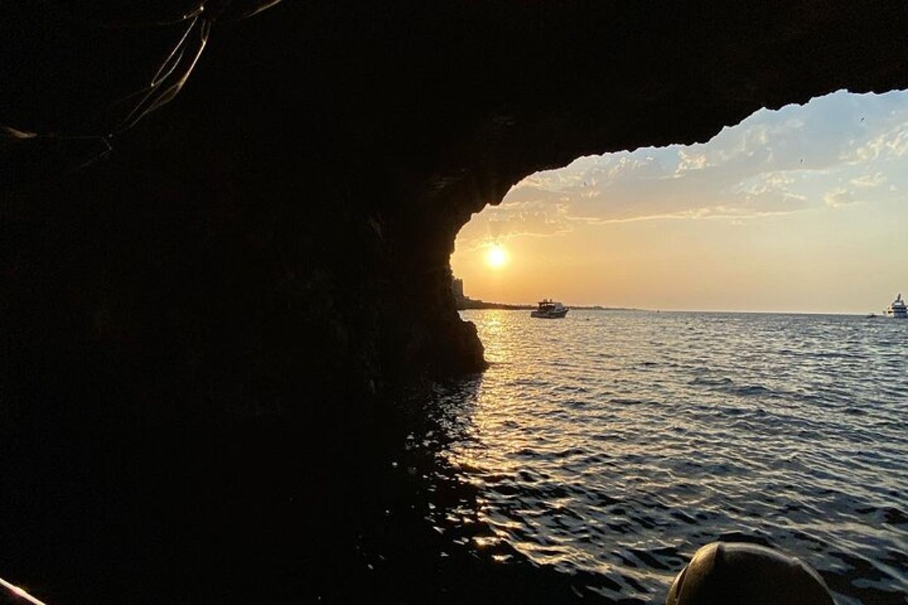 Escursione in Barca a Polignano a Mare tra Grotte e Calette — 8