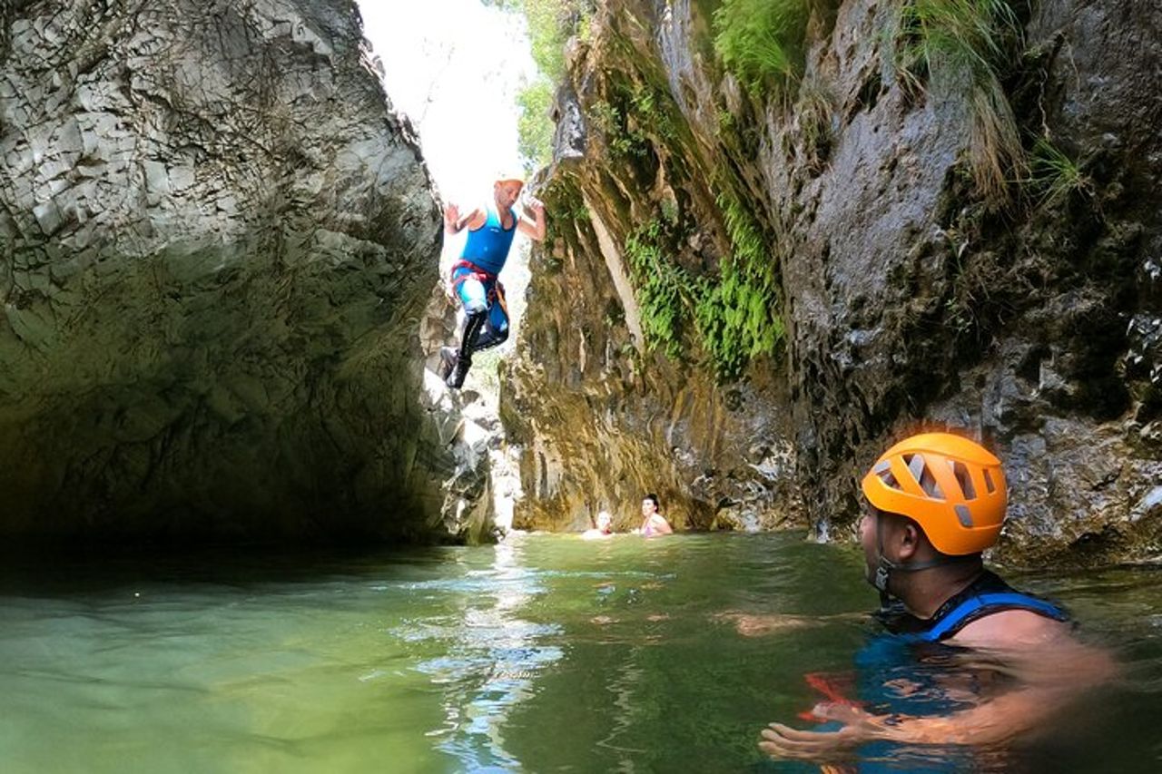 Da Estepona: tour guidato di canyoning sul fiume Guadalmina — 6