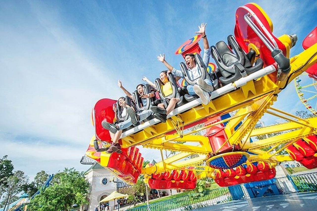 Tour di un'intera giornata al parco divertimenti Vinwonder con safari sul fiume da Da Nang — 4