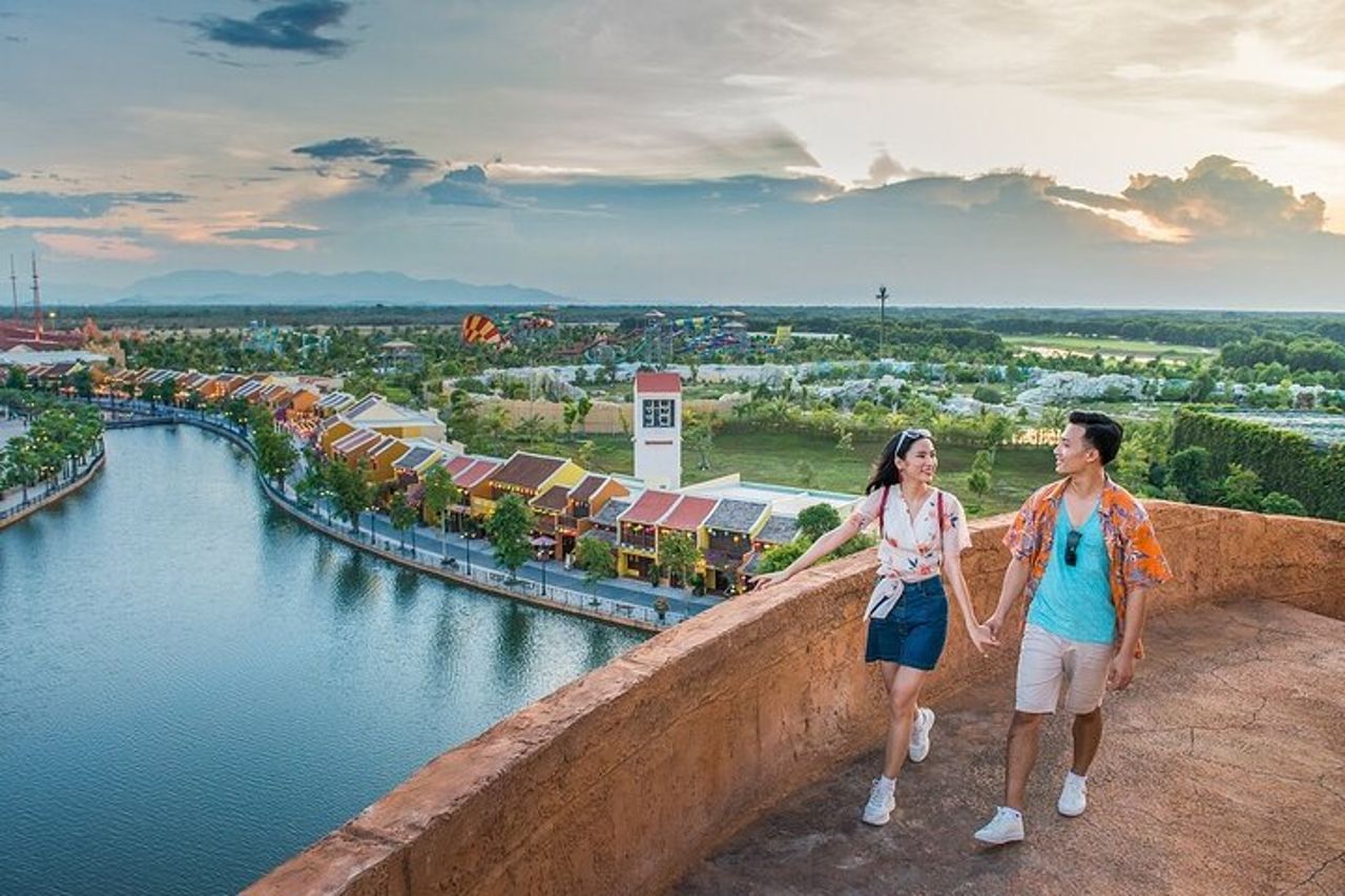 Tour di un'intera giornata al parco divertimenti Vinwonder con safari sul fiume da Da Nang — 6