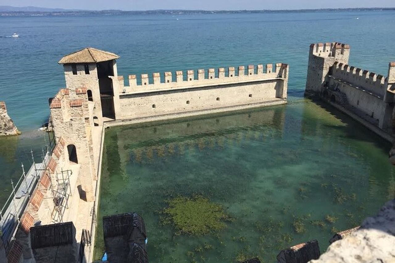 Da Garda/Bardolino: crociera guidata in barca di 4 ore a Sirmione — 4