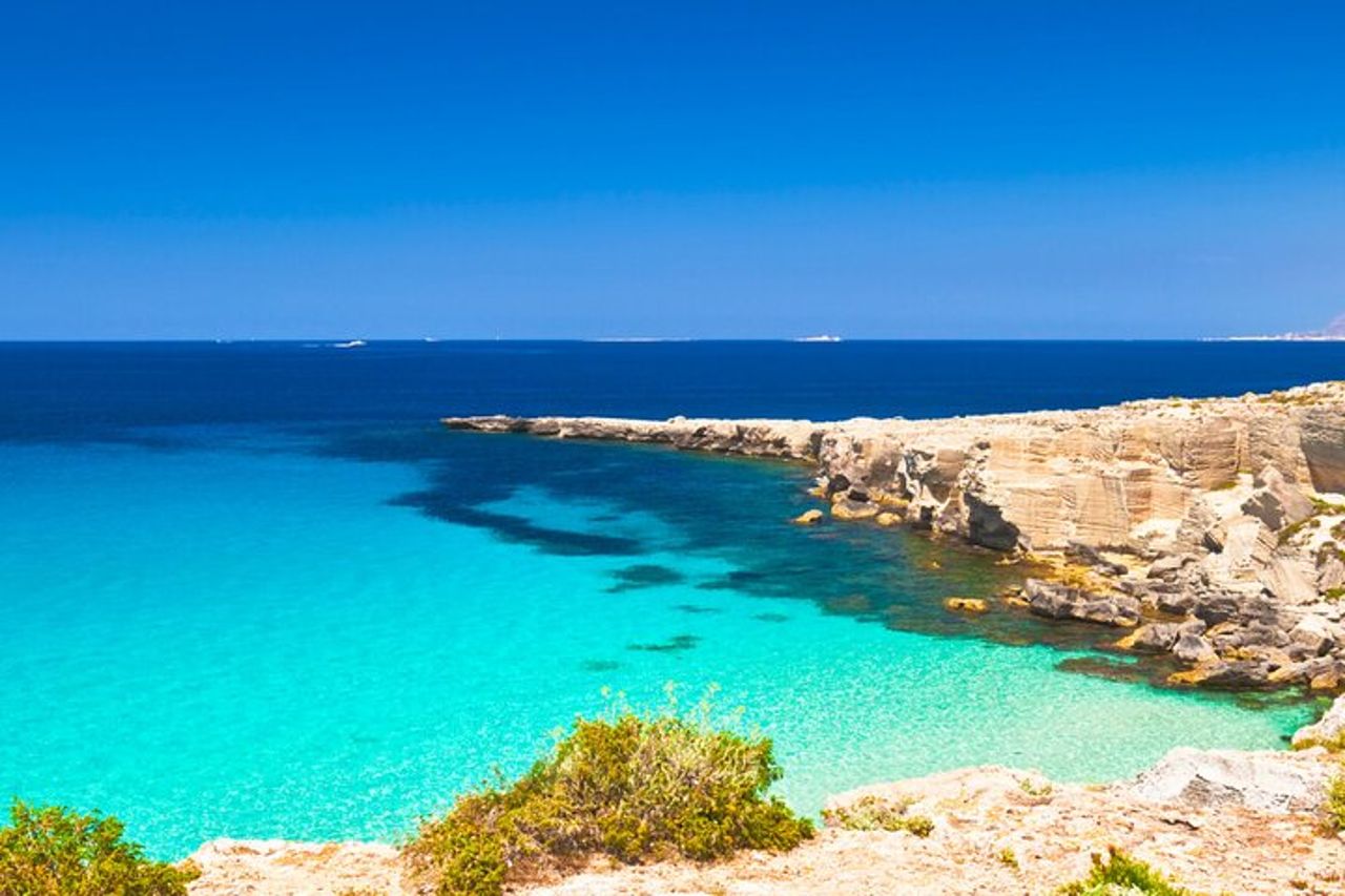 Favignana tour in Gommone Degustazione Vino,snorkeling e relax — 3
