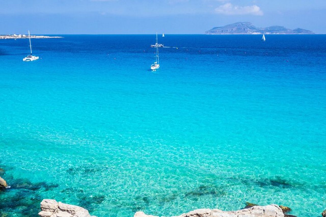 Favignana tour in Gommone Degustazione Vino,snorkeling e relax — 4