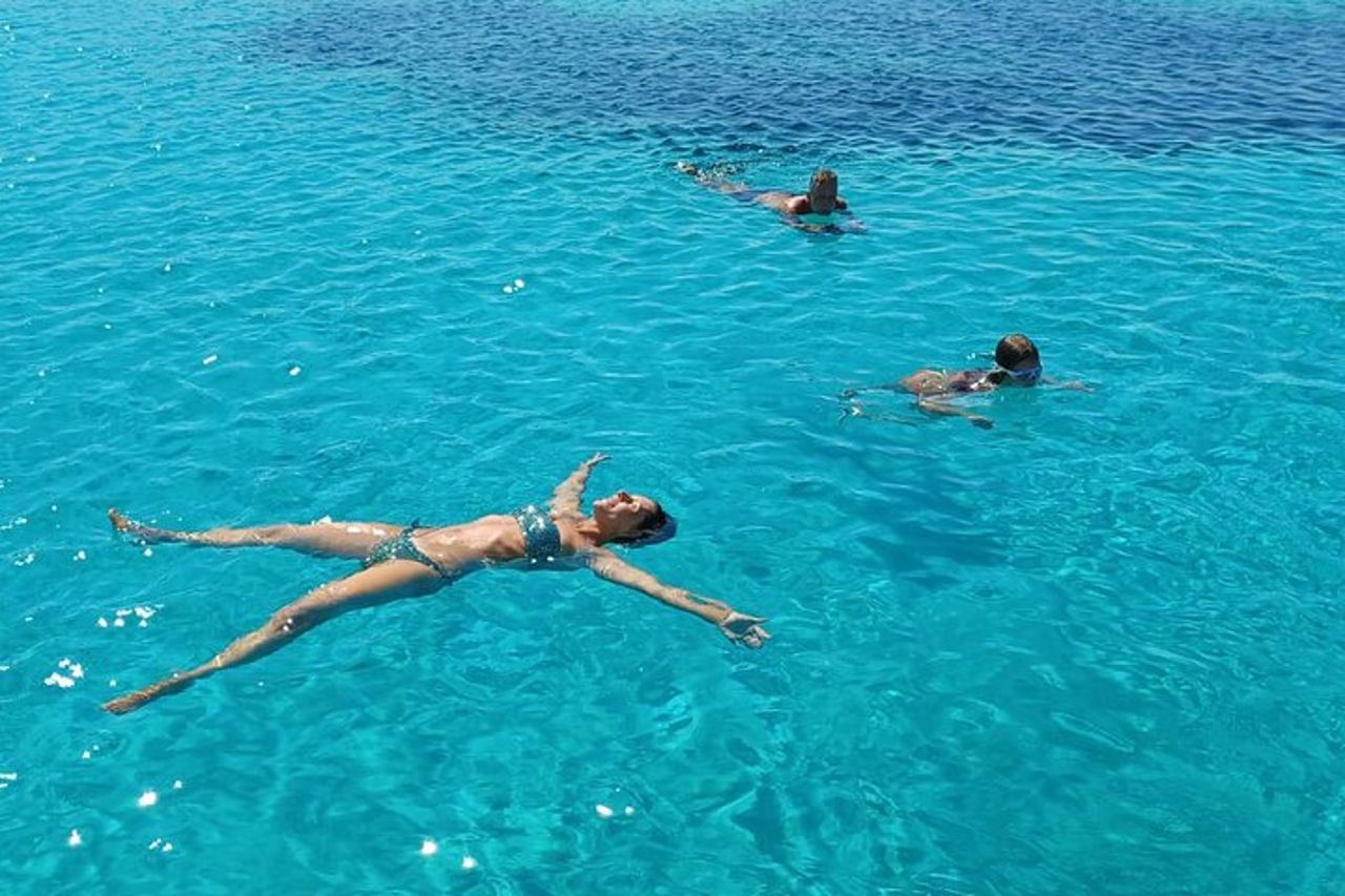 Favignana tour in Gommone Degustazione Vino,snorkeling e relax — 6