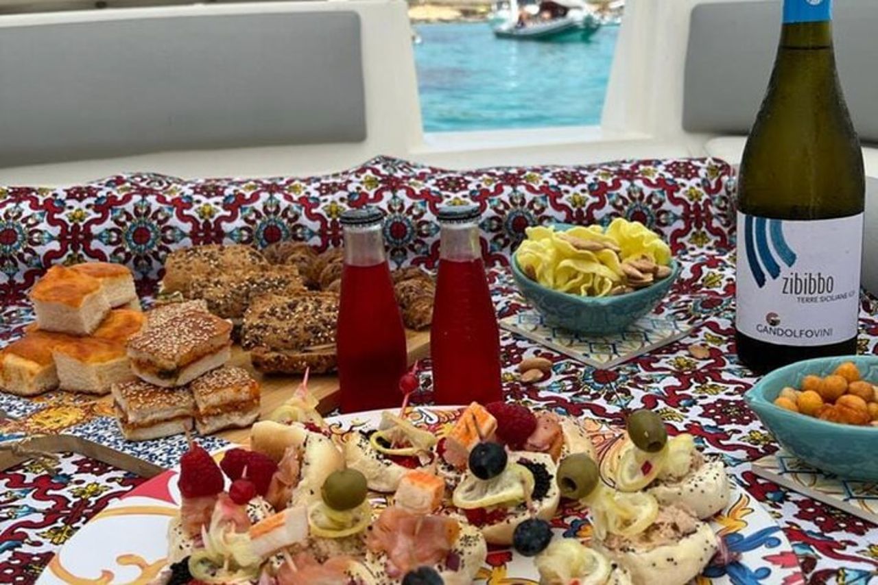 Favignana tour in Gommone Degustazione Vino,snorkeling e relax — 8