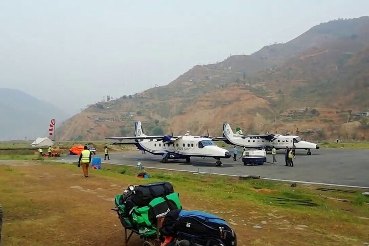 Biglietto aereo Lukla con servizio di trasferimento condiviso — 2