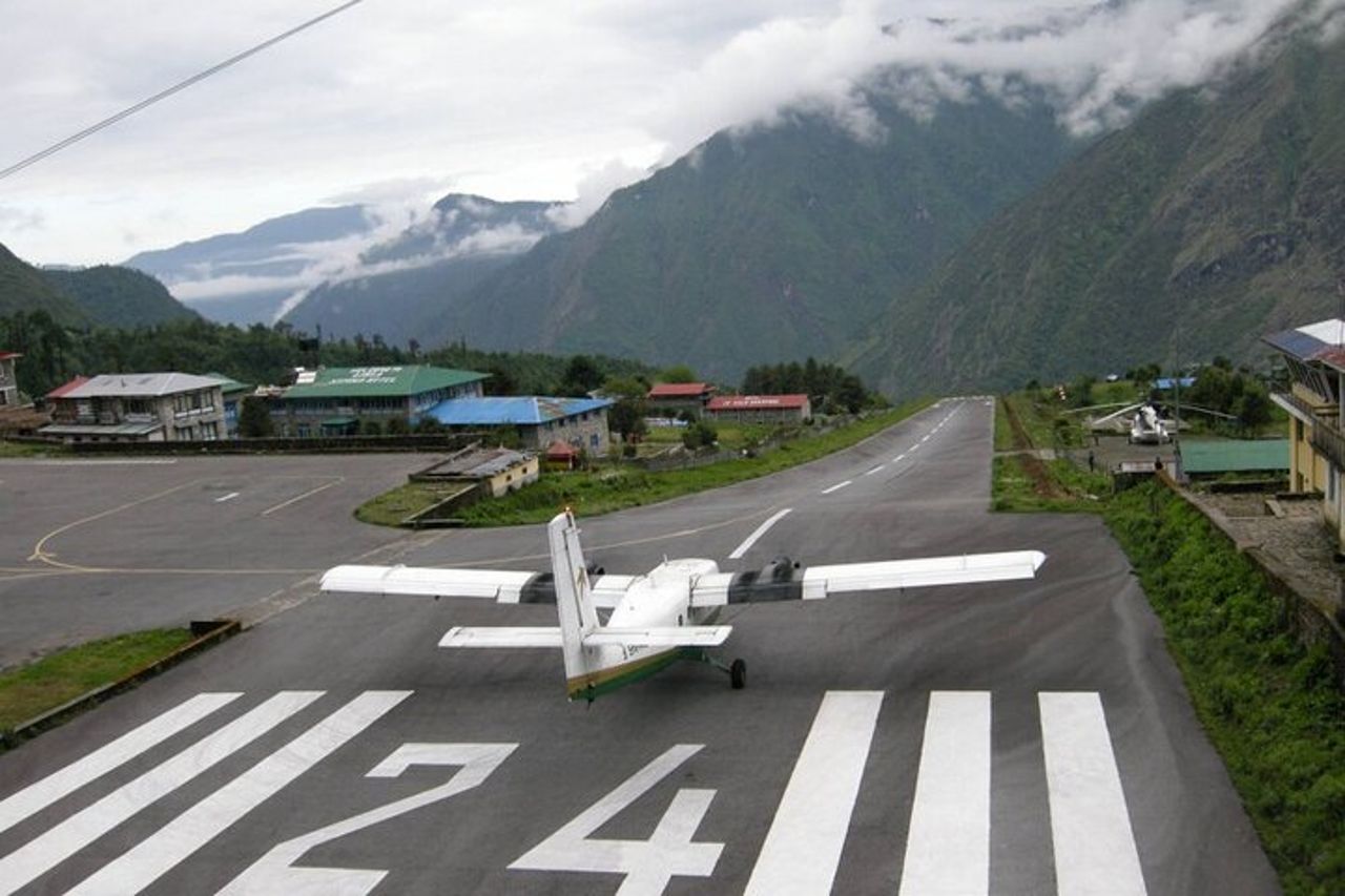 Biglietto aereo Lukla con servizio di trasferimento condiviso — 3