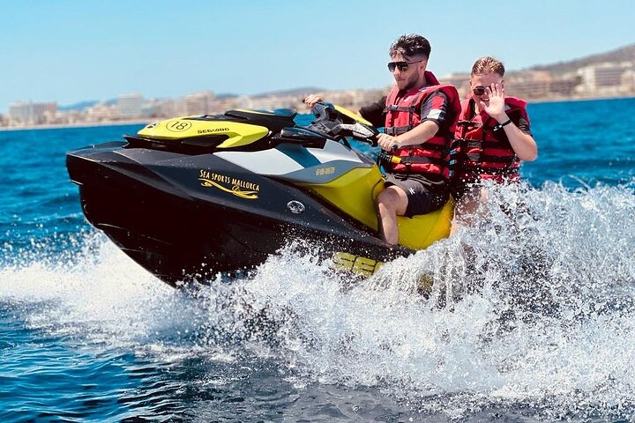 Tour in moto d'acqua nella baia di Cala Millor — 2