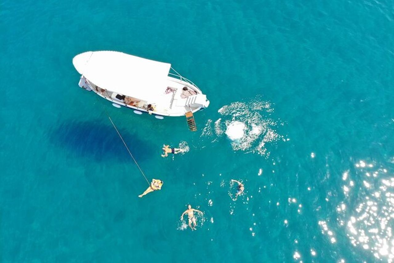 Escursione in barca lungo la costa di Cefalù