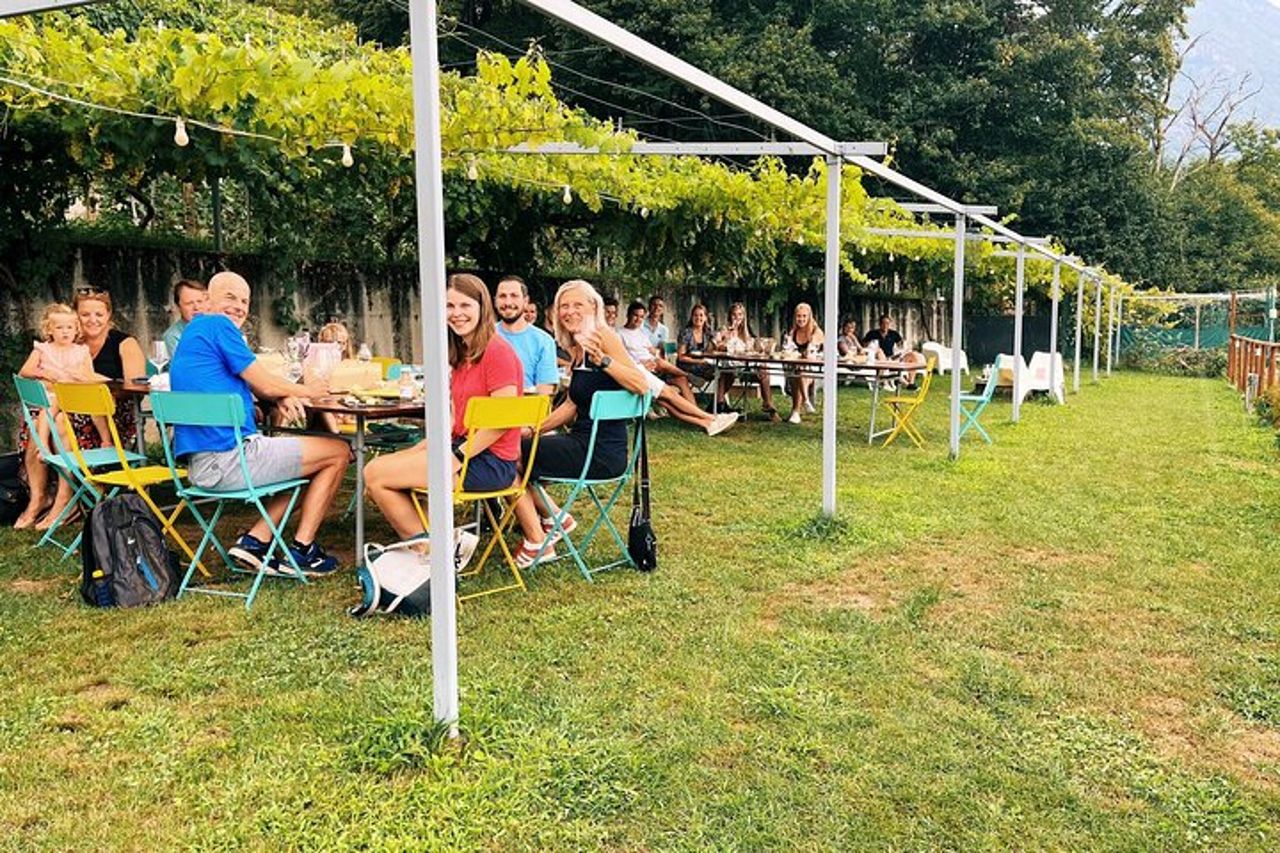 Assapora i vini dell'Ossola e le prelibatezze locali in un vigneto panoramico — 2