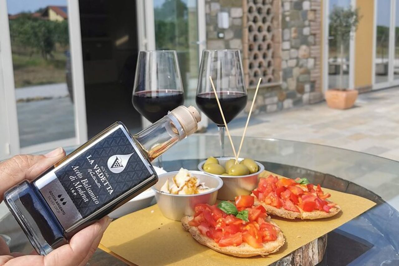 Visita Privata in Acetaia con Degustazione — 8