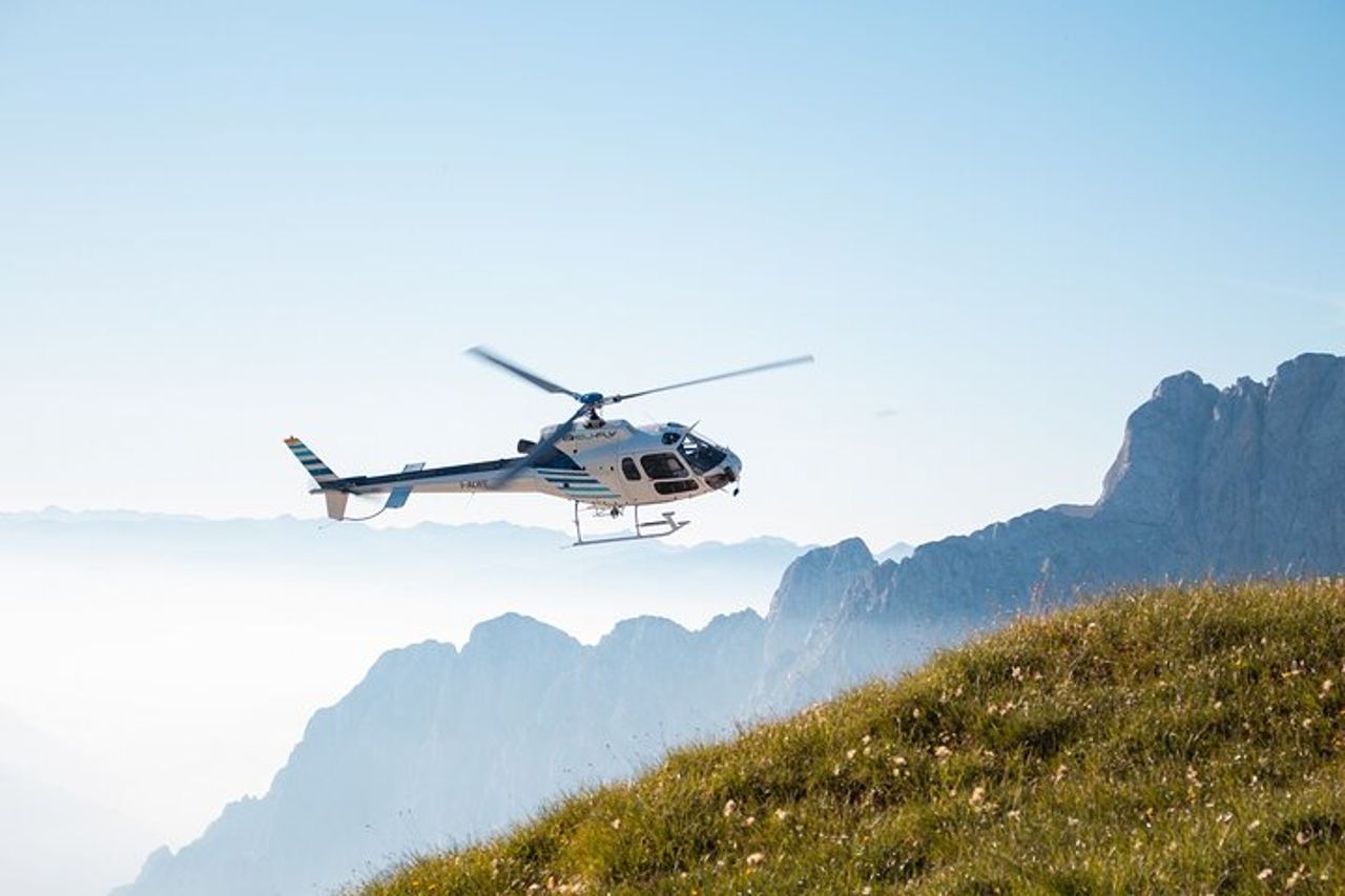 Volo in elicottero sopra Milano e le montagne d'Italia — 4