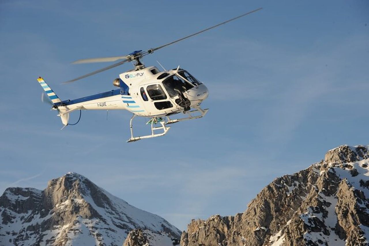 Volo in elicottero sopra Milano e le montagne d'Italia