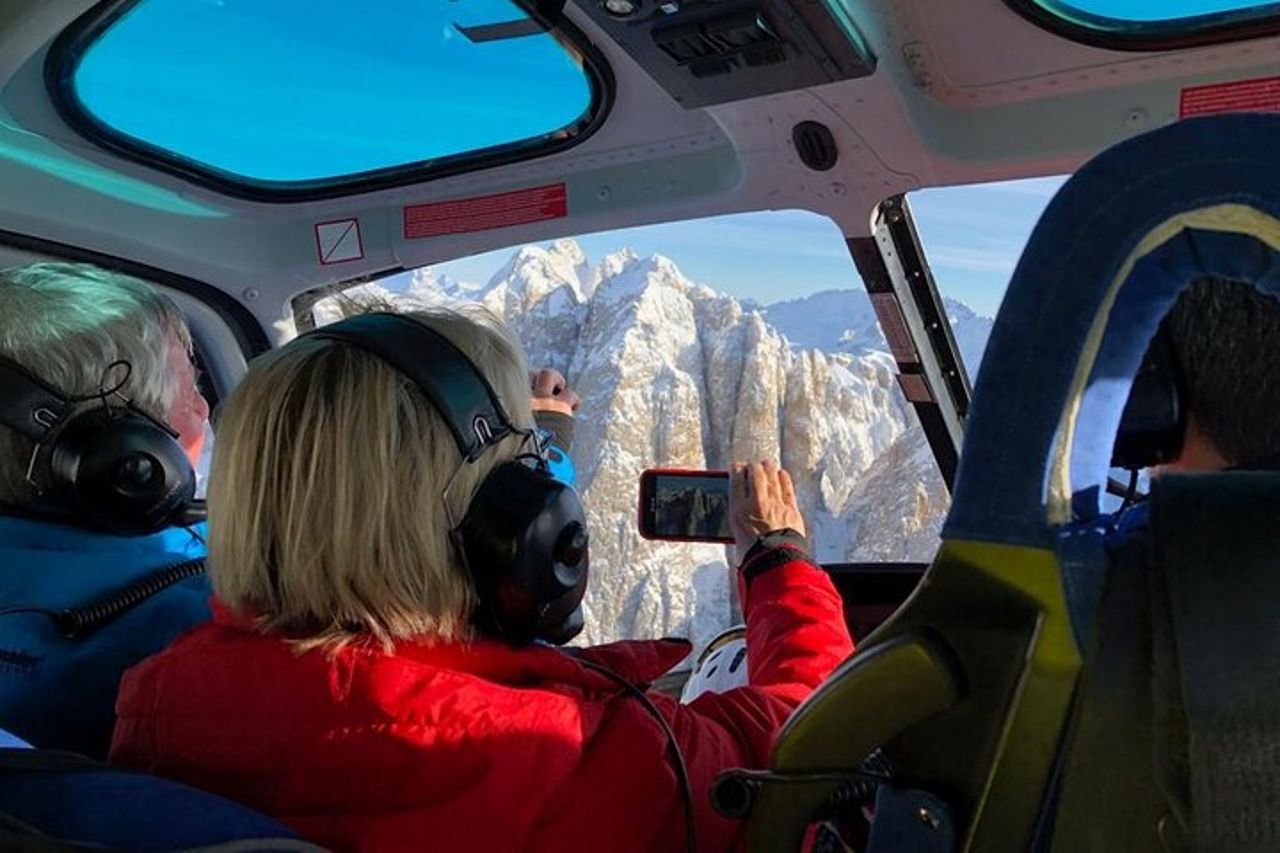 Volo in elicottero sopra Milano e le montagne d'Italia — 2