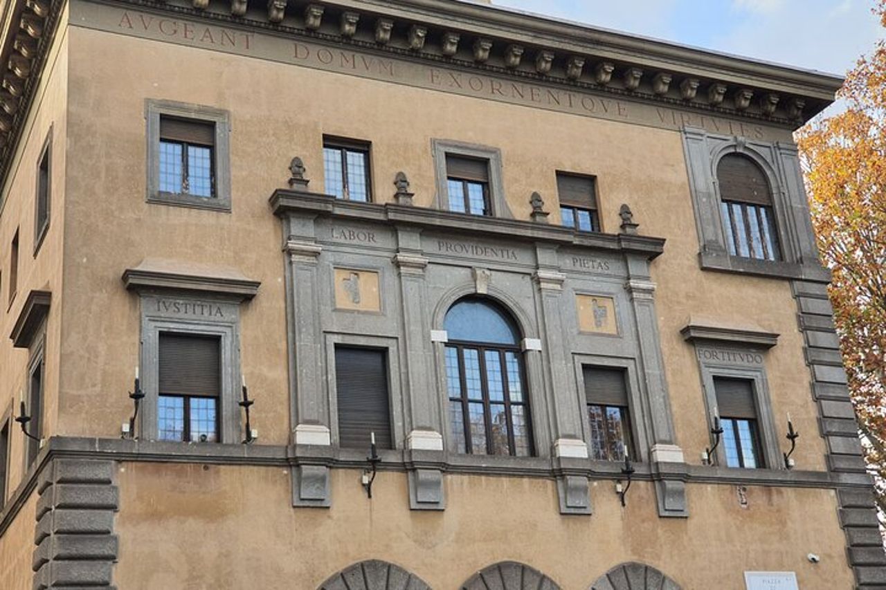 Impara il latino sul campo: lezione guidata e tour nel cuore dell'antica Roma — 3