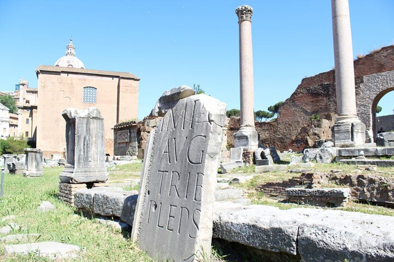 Impara il latino sul campo: lezione guidata e tour nel cuore dell'antica Roma — 6