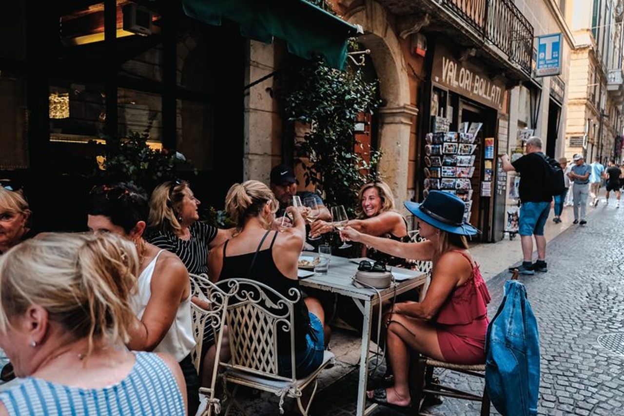 Tour a piedi di Verona: enogastronomia, pranzo o cena storica e funicolare — 2