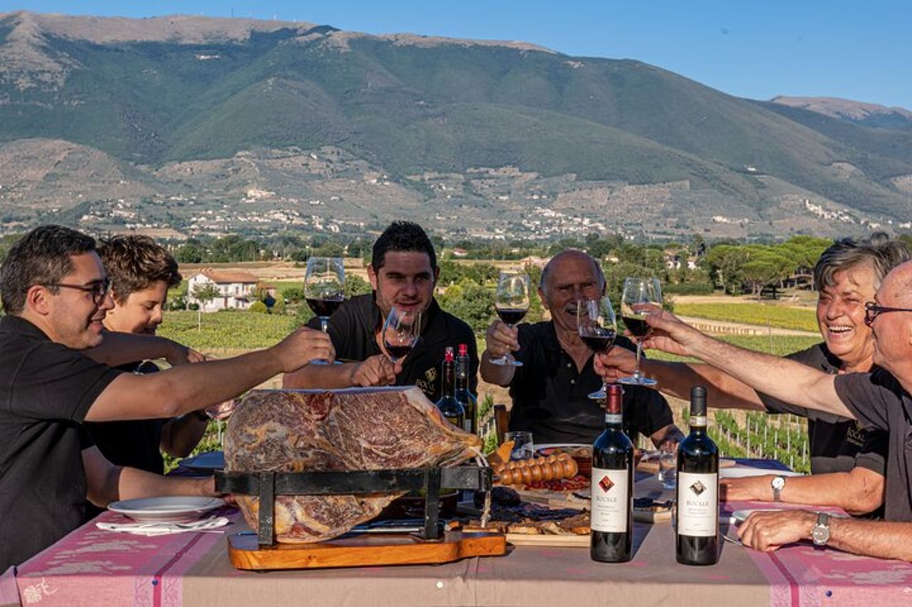 Visita Guidata in Cantina con Degustazione Privata a Montefalco — 6