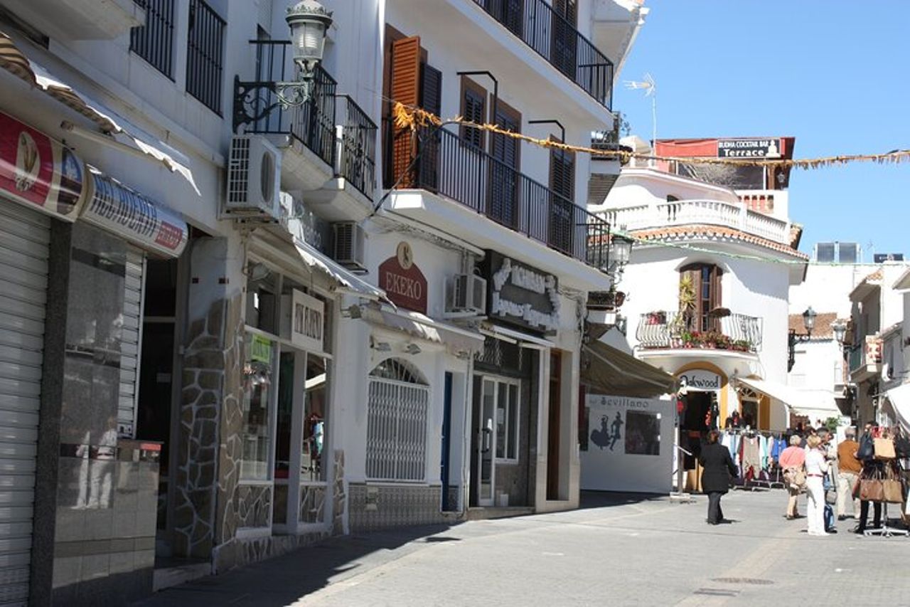 Da Malaga: gita di un giorno a Nerja con ingresso alle grotte — 3