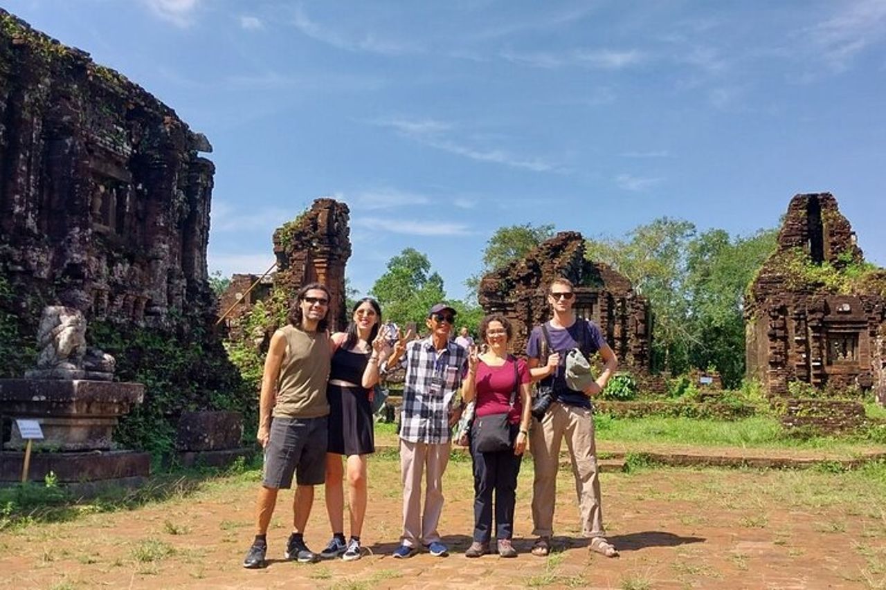 Santuario di mio figlio, cibo tradizionale con gita in barca — 7