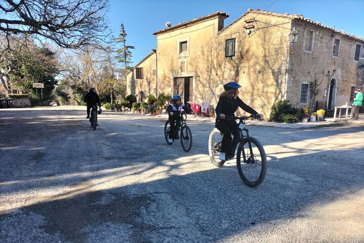 Enobike tour al Lago di Corbara e Castello di Titignano — 9